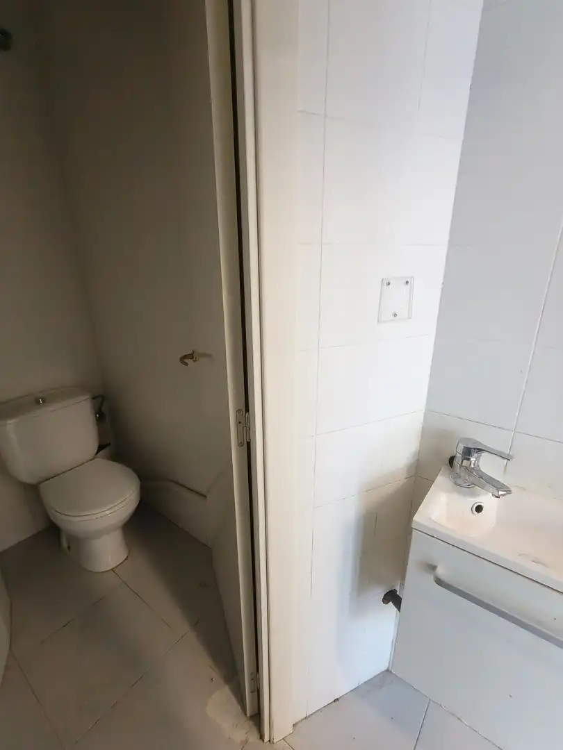 Bany de Local de lloguer en Begues