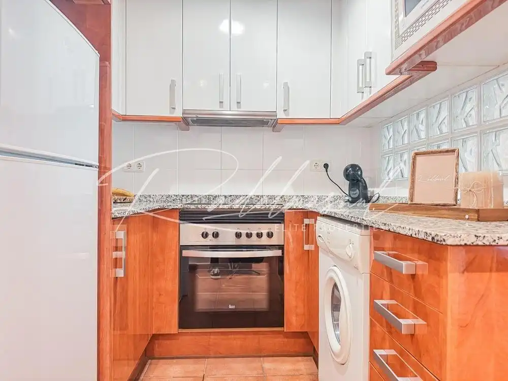 Cocina de Piso en venta en Salou con Calefacción, Terraza y Amueblado