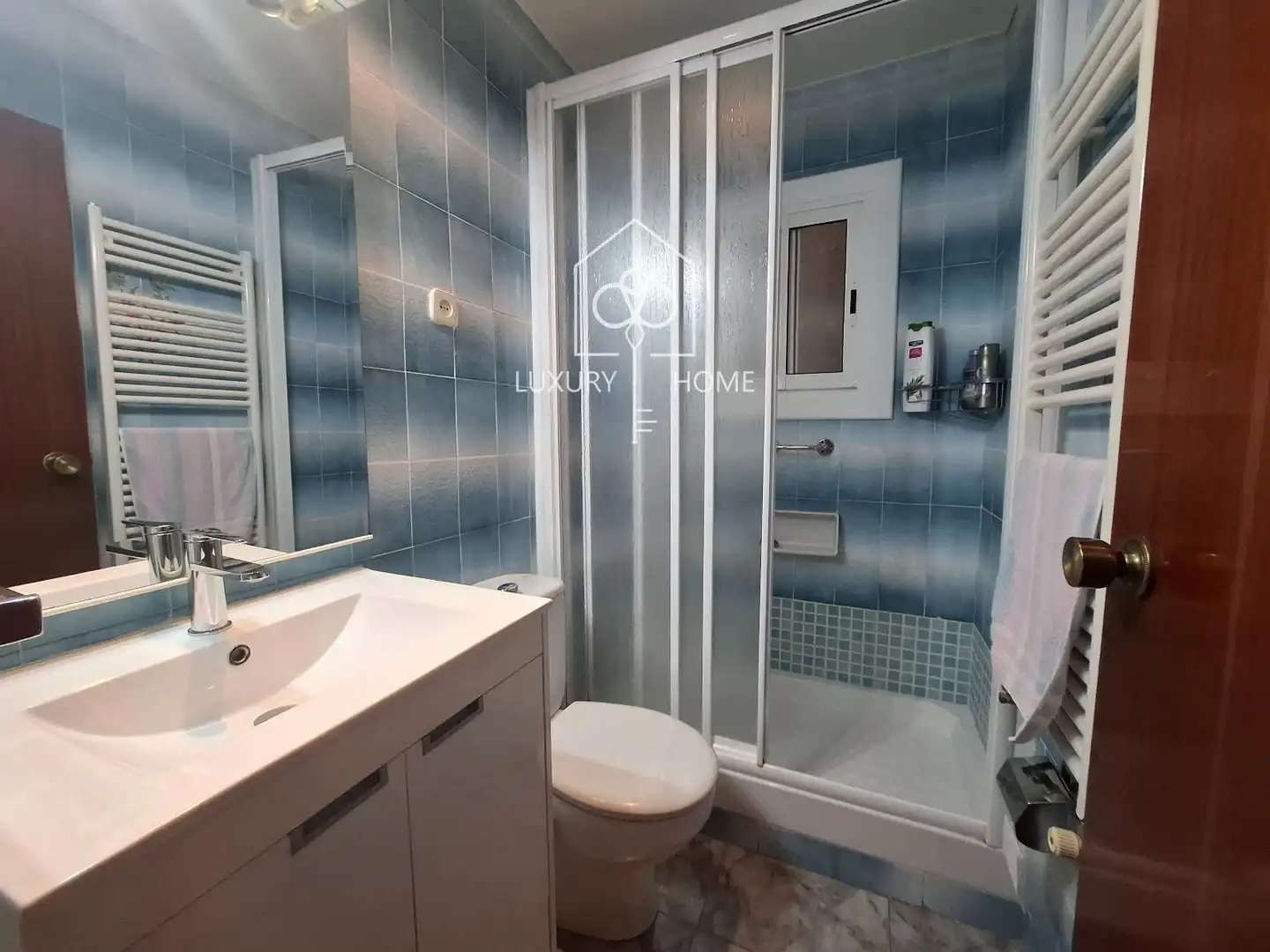 Bathroom of Flat for sale in Viladecans  with Air Conditioner, Heating and Oven
