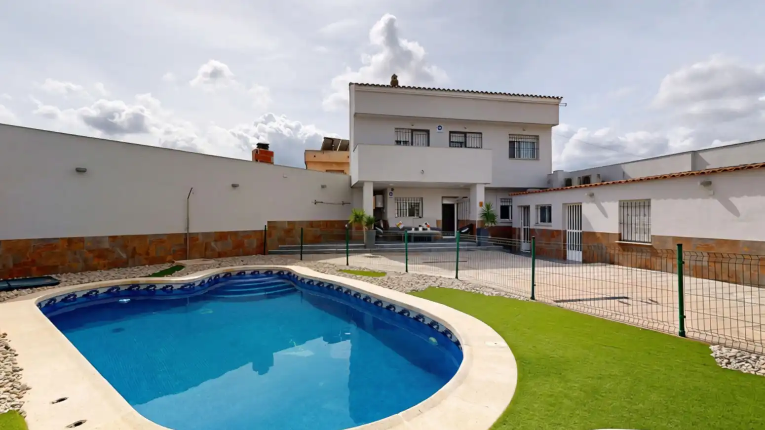 House with terrace for sale in Roche