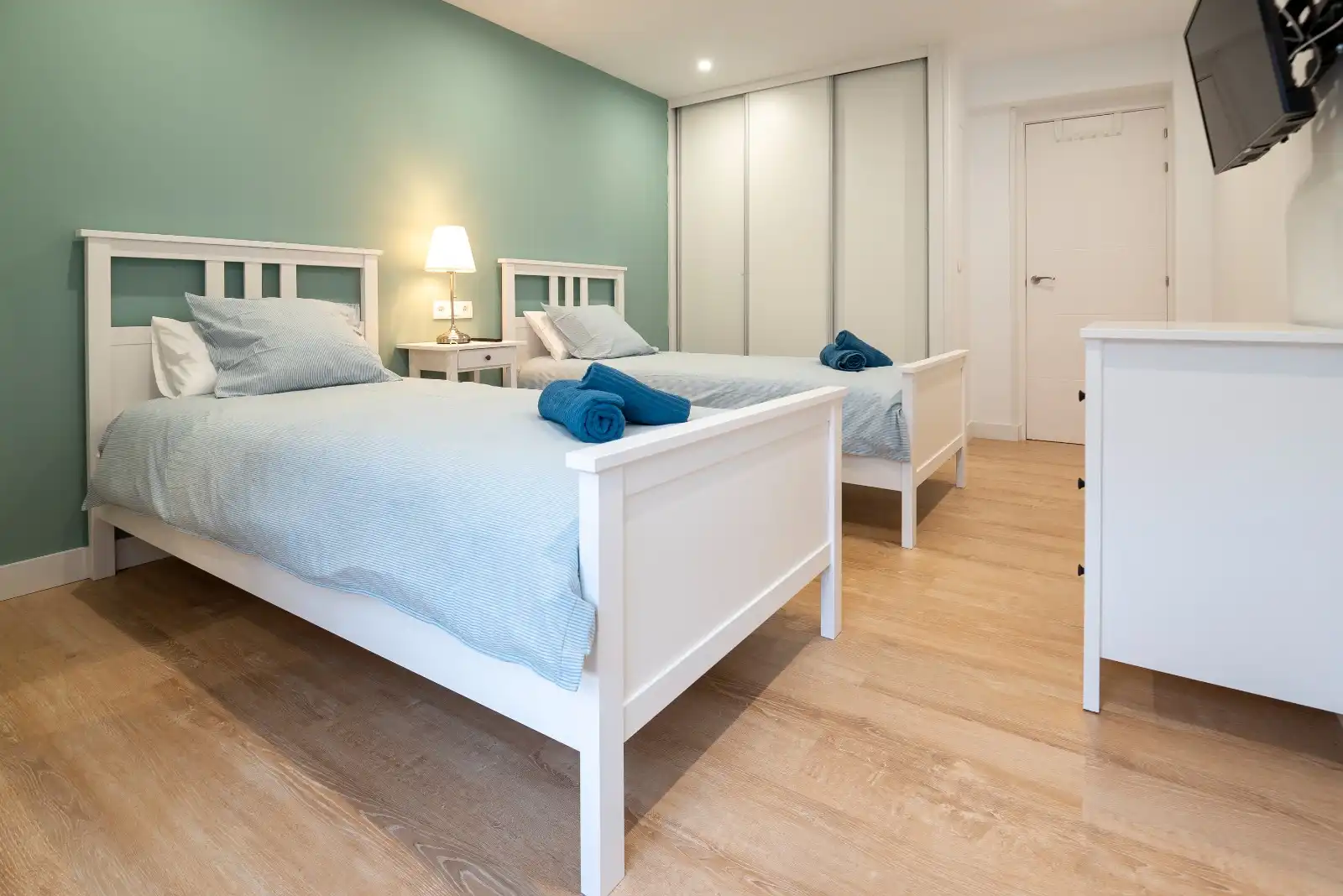 Bedroom of Flat for rent in Gijón   with Air Conditioner, Heating and Parquet flooring