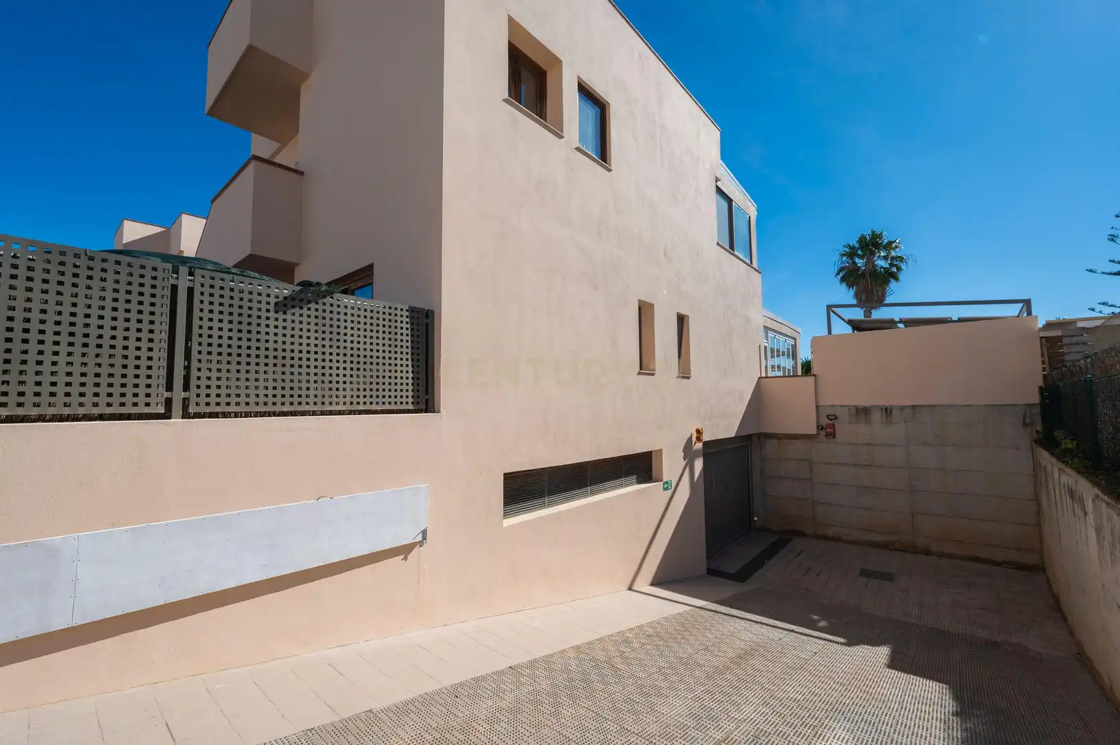 Außenansicht von Wohnungen zum Verkauf in Sant Josep de sa Talaia mit Abstellraum und Balkon