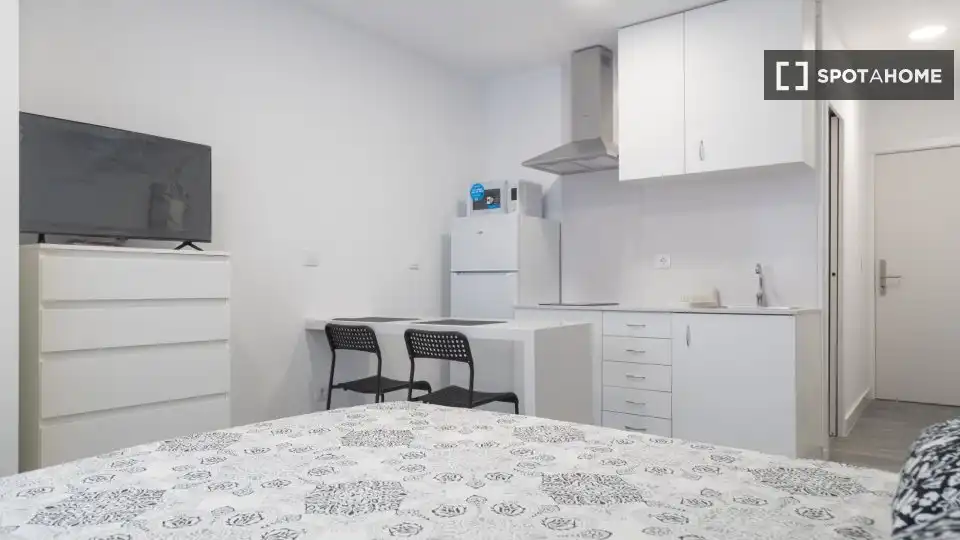 Habitación de Piso de alquiler en Madrid con Aire acondicionado, Calefacción y Amueblado