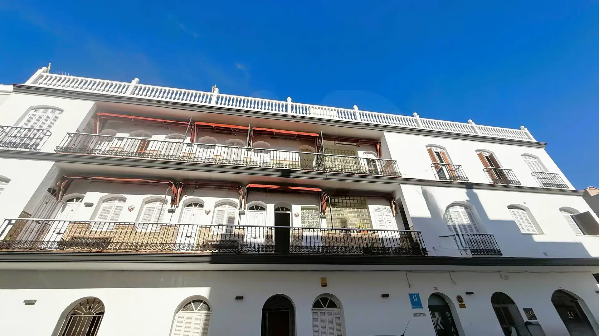 Vista exterior de Edifici en venda en Tarifa