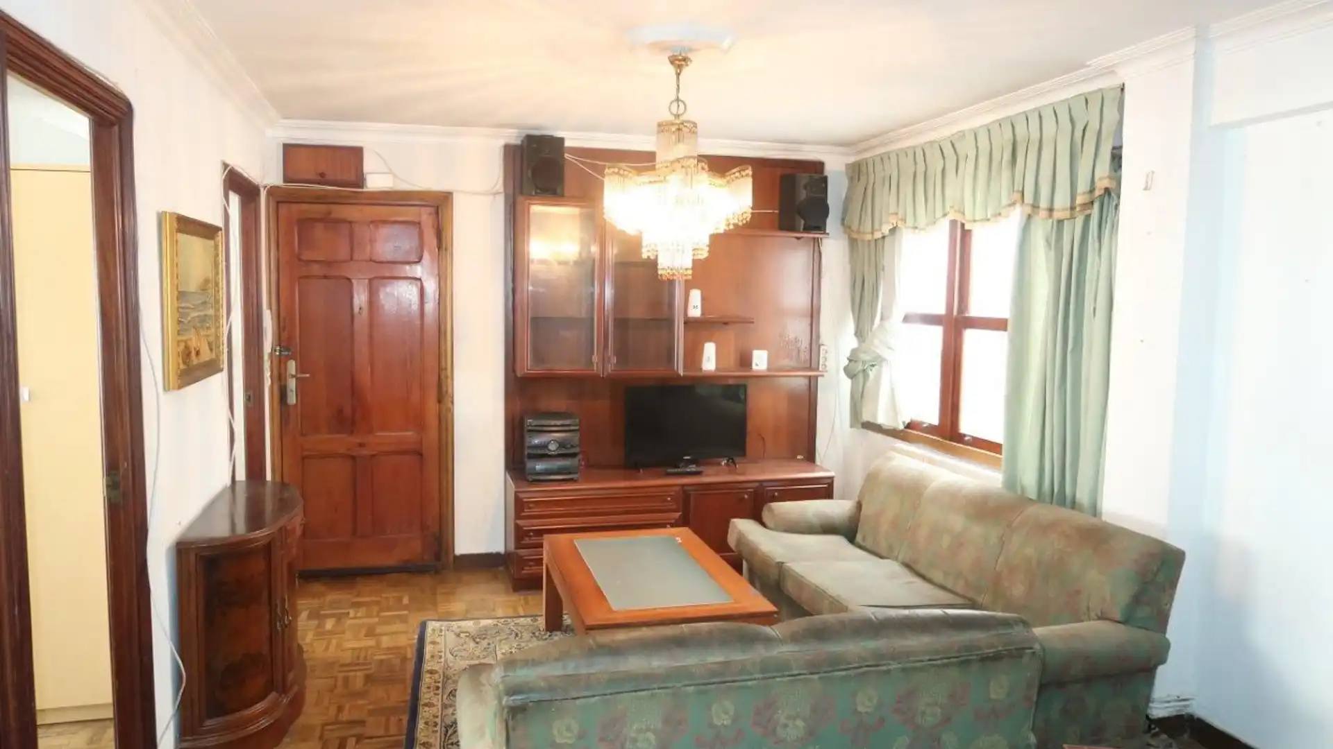 Sala de estar de Piso en venta en A Coruña Capital  con Calefacción y Parquet