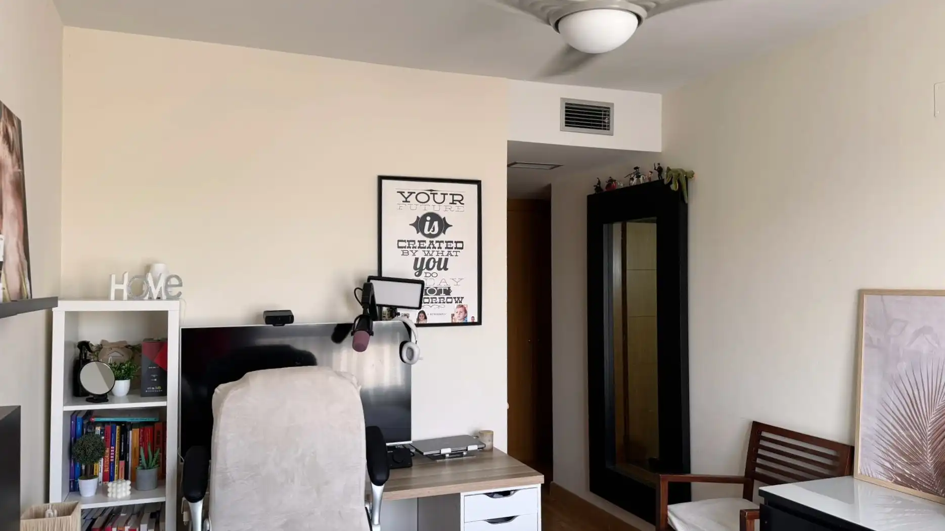 Living room of Flat for sale in Tres Cantos  with Heating, Parquet flooring and Terrace