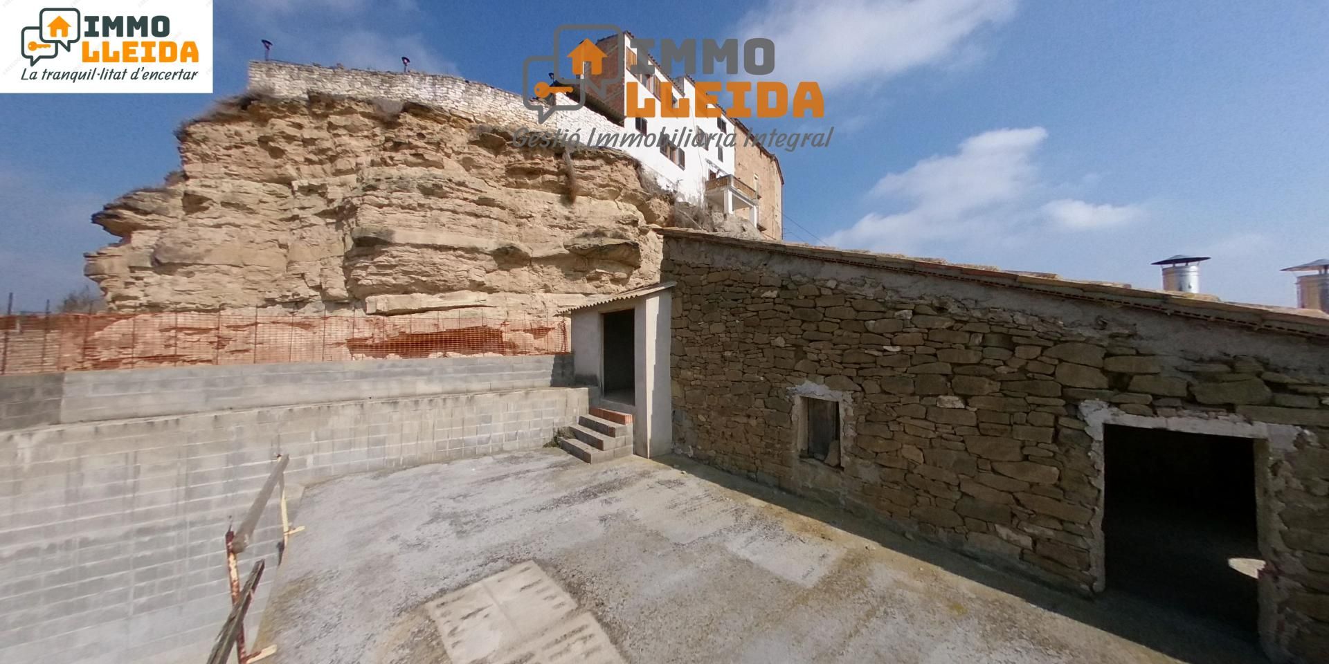Exterior view of Single-family semi-detached for sale in Artesa de Segre  with Private garden, Terrace and Storage room