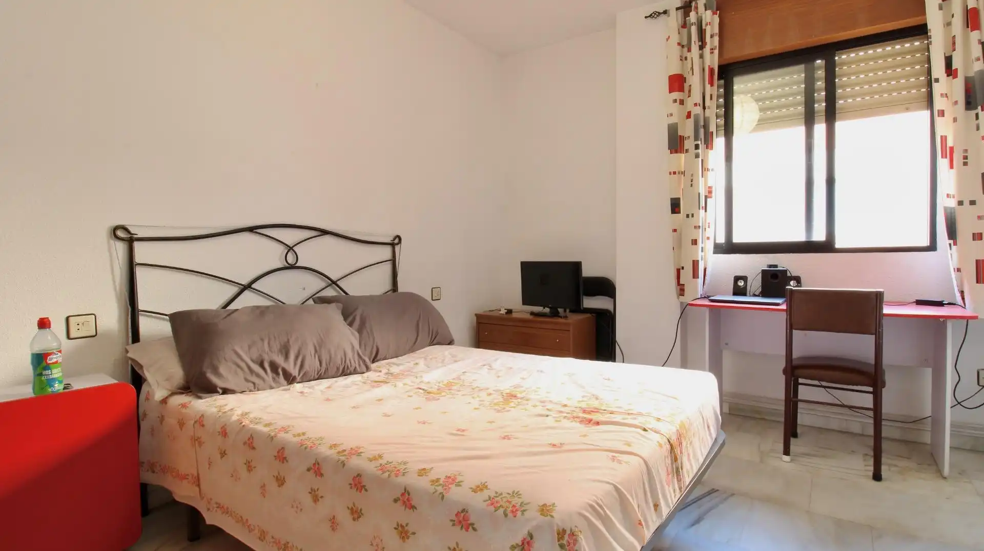 Dormitori de Pis en venda en Granada amb Aire condicionat i Calefacció