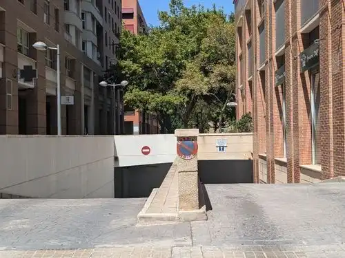 Parkplatz von Garage zur Miete in Quatre Carreres