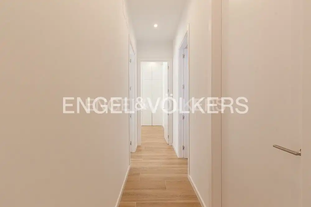 Flat for rent in Valencia  with Air Conditioner, Heating and Furnished