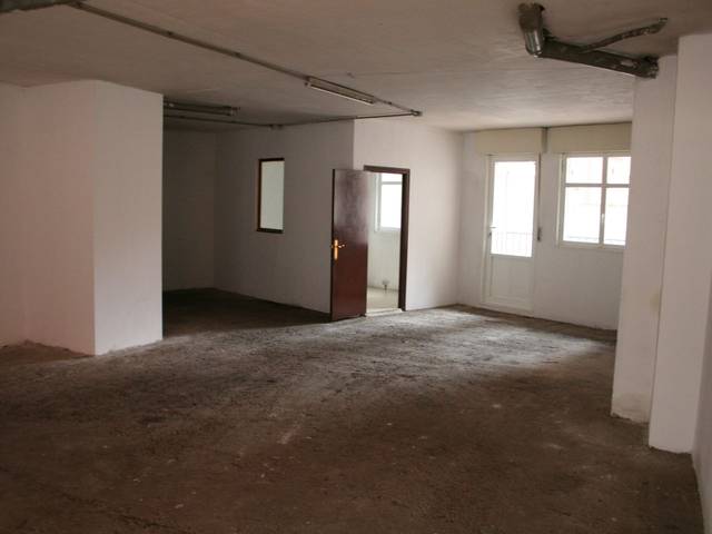 Local comercial en Venta en Calle Alvar Salvadores, 11 en Calaverón - Pajaritos