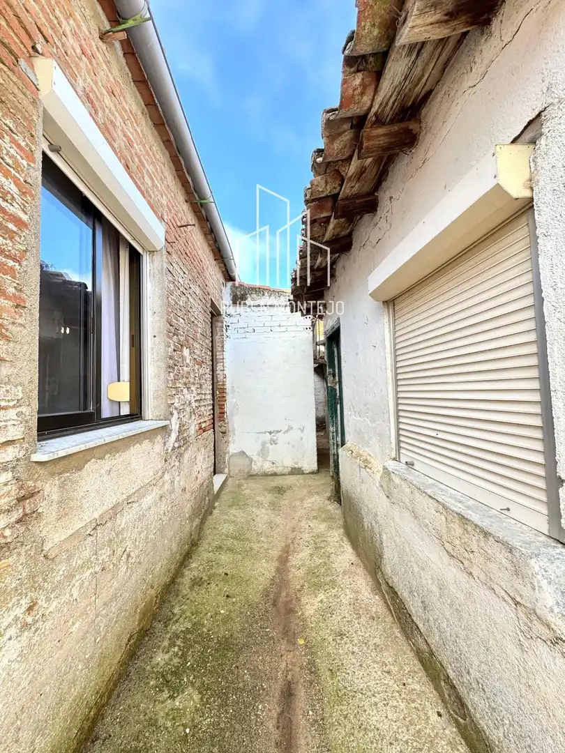 Vista exterior de Casa adosada en venta en Gomecello con Calefacción, Terraza y Trastero