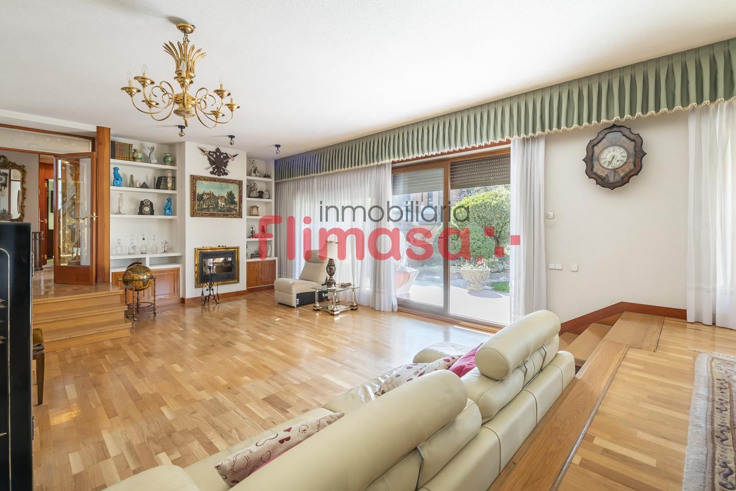 Sala d'estar de Casa o xalet en venda en Villaviciosa de Odón amb Aire condicionat, Calefacció i Jardí privat