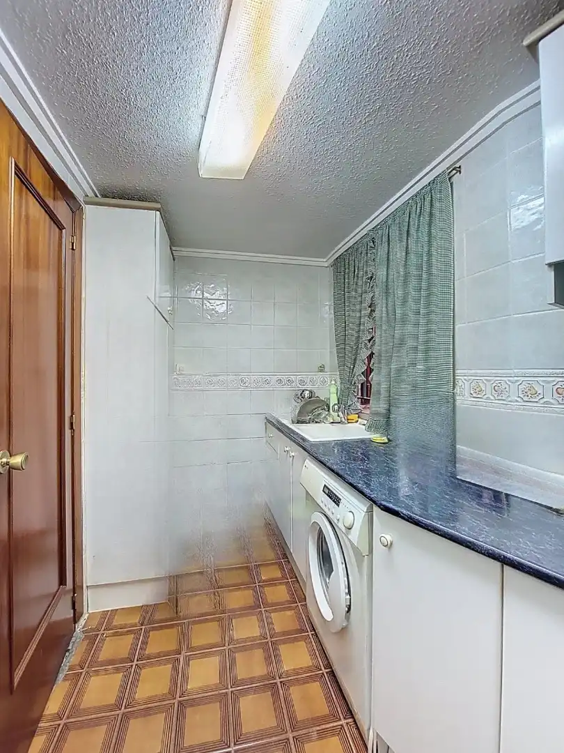 Cuina de Pis en venda en Silla amb Aire condicionat