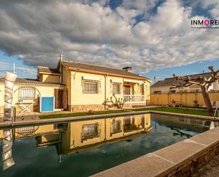 Piscina de Casa o xalet en venda en Villamanta amb Aire condicionat, Calefacció i Jardí privat