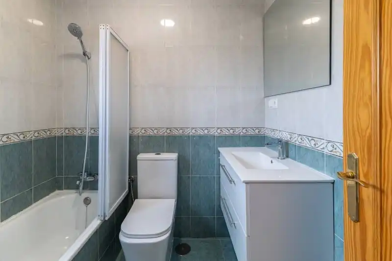 Bany de Casa o xalet en venda en Duruelo amb Calefacció, Terrassa i Piscina