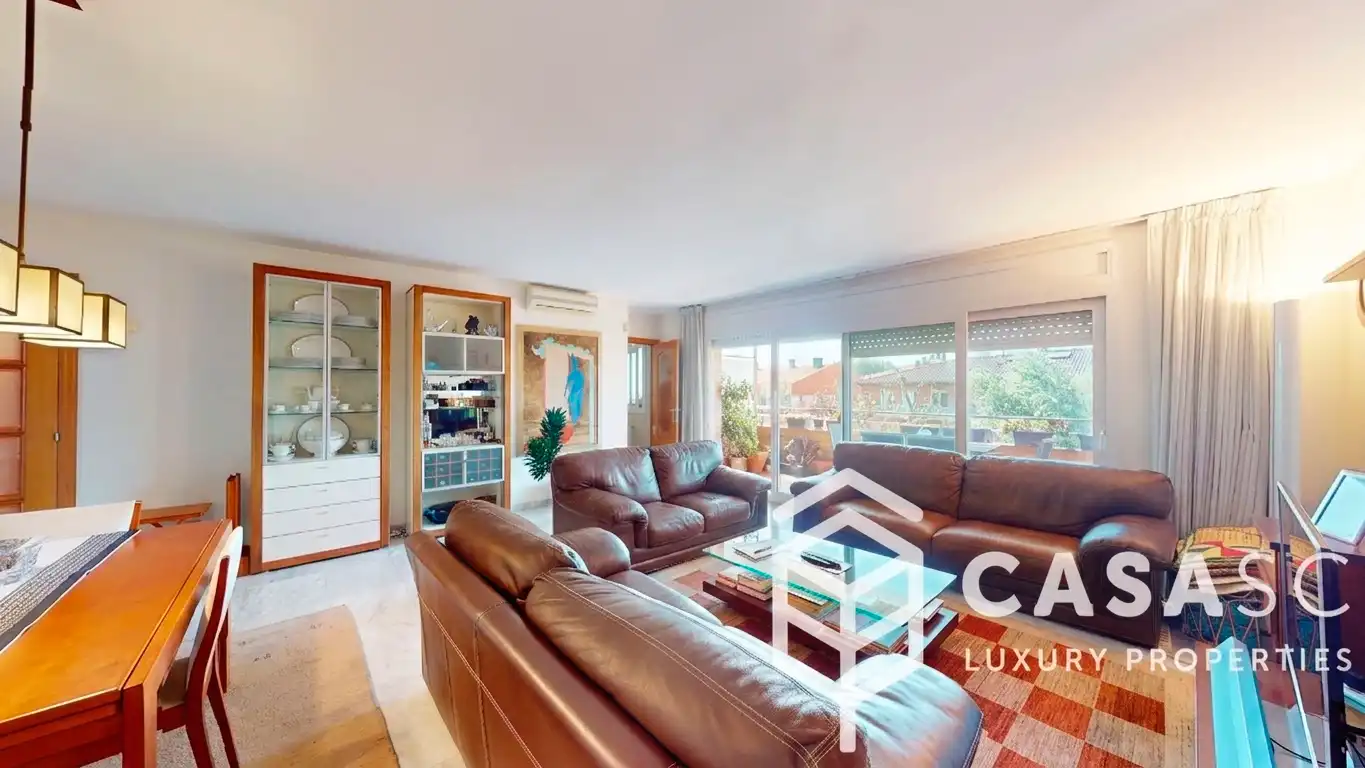 Living room of Attic for sale in Sant Cugat del Vallès  with Air Conditioner, Heating and Parquet flooring