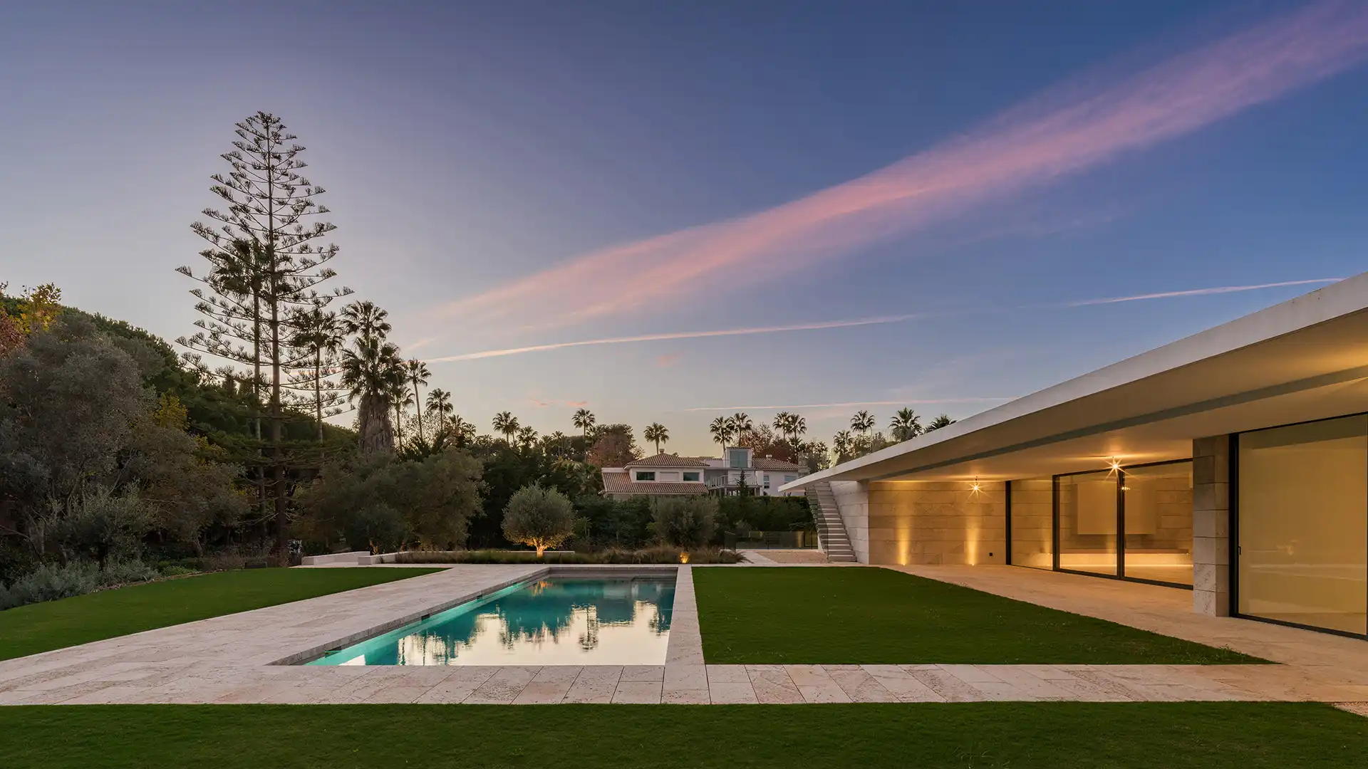Vista exterior de Casa o chalet en venta en Sotogrande con Aire acondicionado, Calefacción y Jardín privado