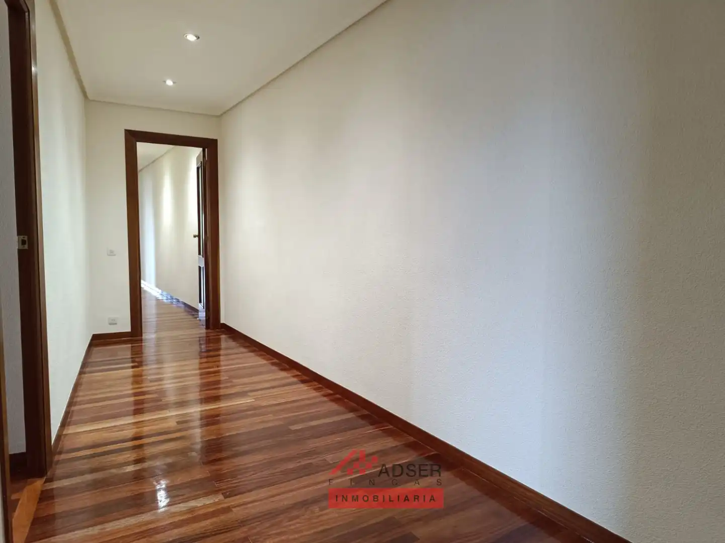 Piso de alquiler en  Logroño con Calefacción, Parquet y Terraza