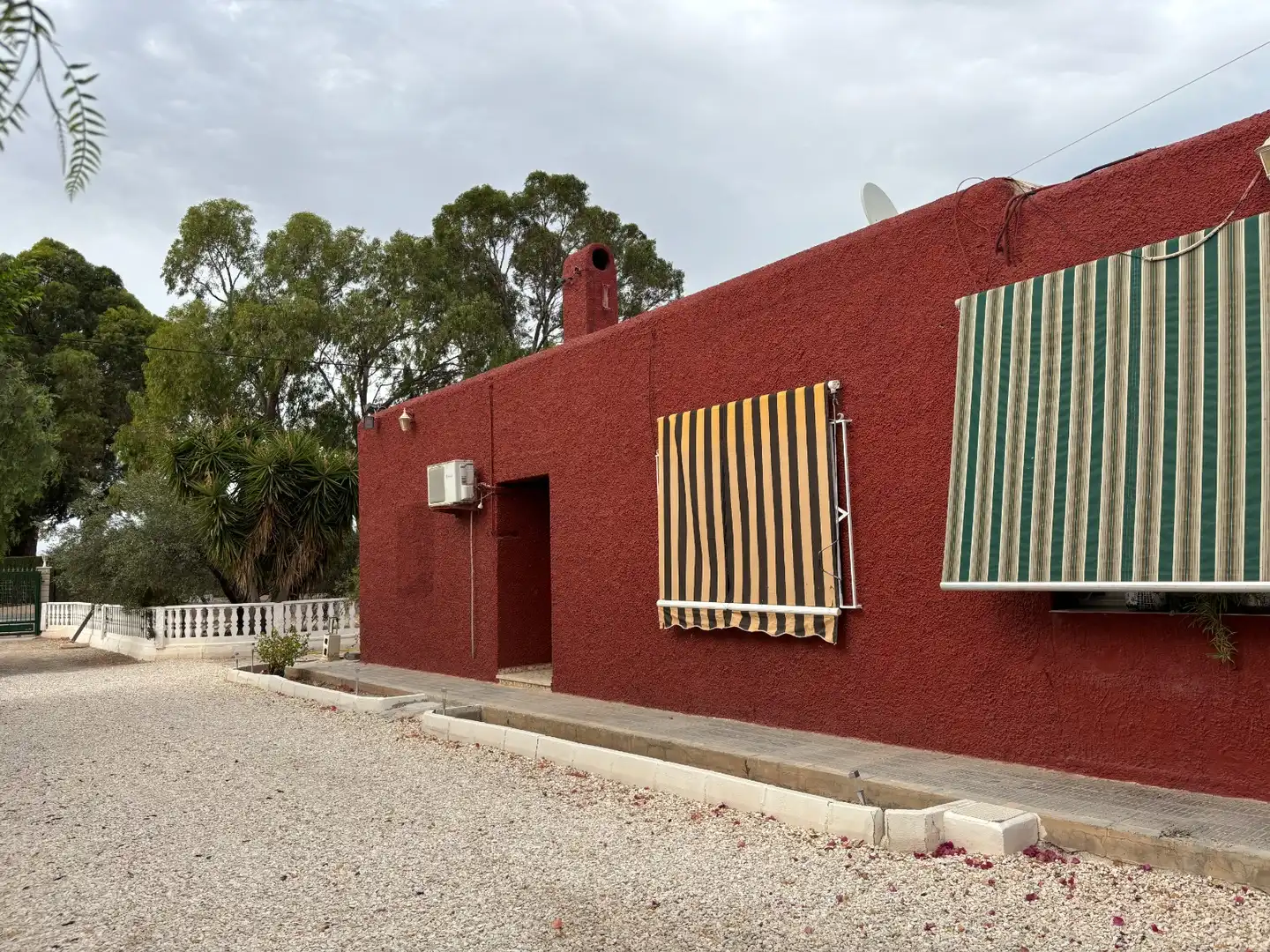 Vista exterior de Casa o chalet en venta en Elche / Elx con Aire acondicionado, Jardín privado y Piscina