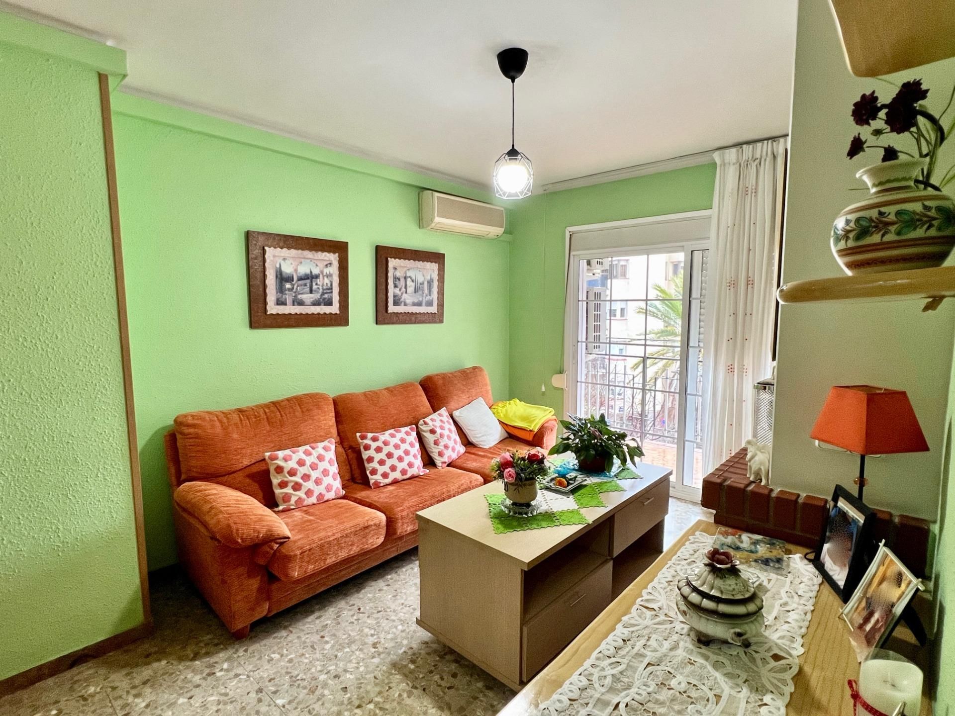 Sala d'estar de Pis en venda en Terrassa amb Aire condicionat i Balcó