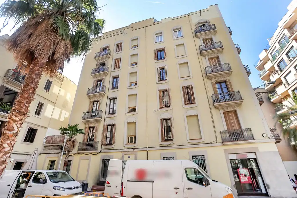 Außenansicht von Wohnung zum Verkauf in Barcelona