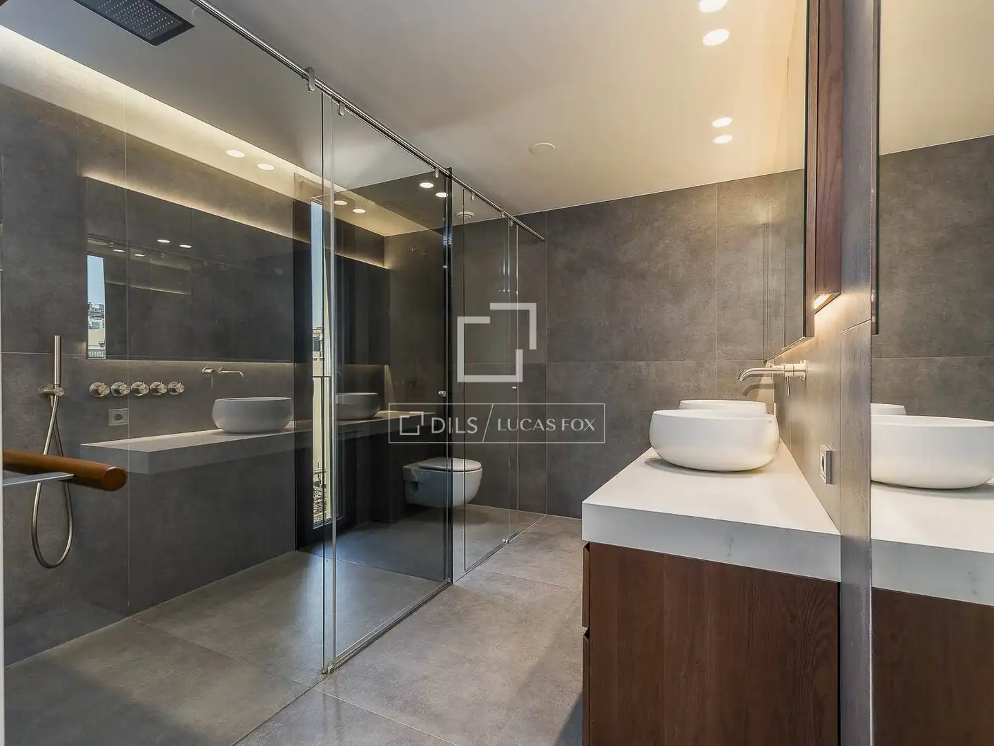 Baño de Ático en venta en Barcelona con Aire acondicionado, Calefacción y Jardín privado