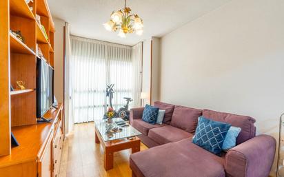 Sala d'estar de Apartament en venda en  Madrid Capital amb Aire condicionat, Jardí privat i Traster