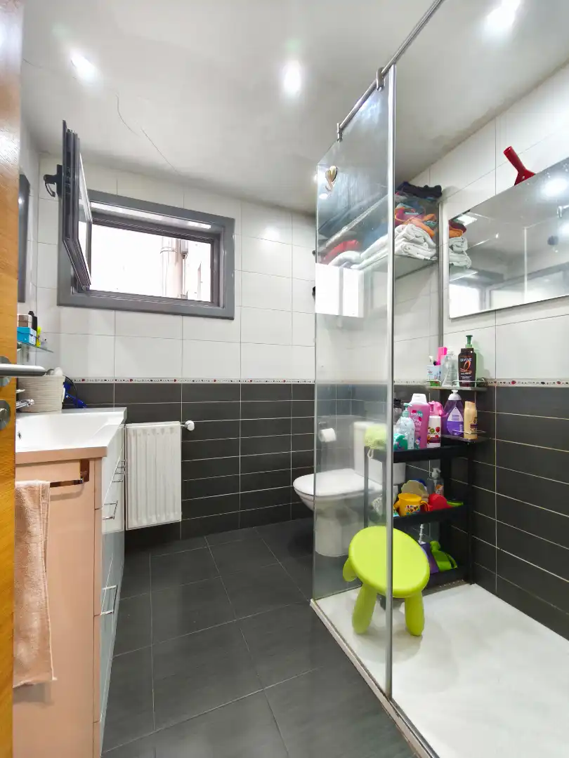 Badezimmer von Wohnung zum Verkauf in Ames mit Heizung, Abstellraum und Möbliert