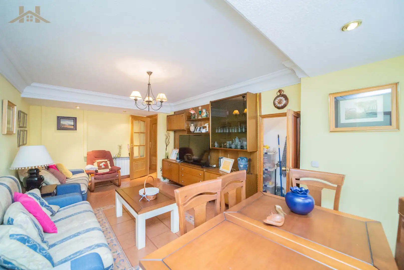 Sala d'estar de Casa adosada en venda en Santa Cruz del Retamar amb Aire condicionat, Calefacció i Jardí privat