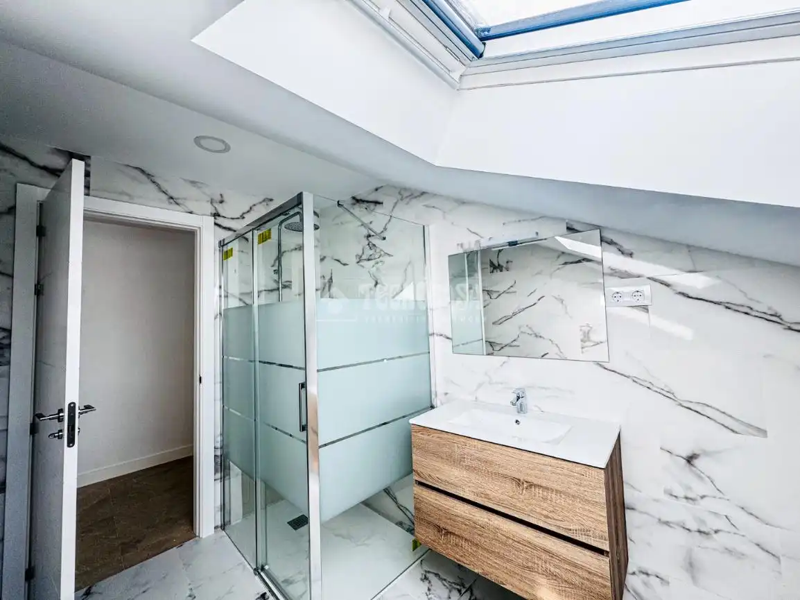 Baño de Dúplex en venta en Navalcarnero con Aire acondicionado, Calefacción y Terraza