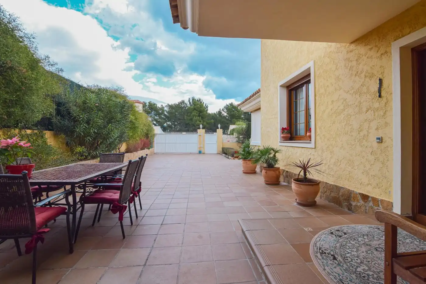 Garden of Houses for sale in La Nucia  with Air Conditioner, Heating and Swimming Pool