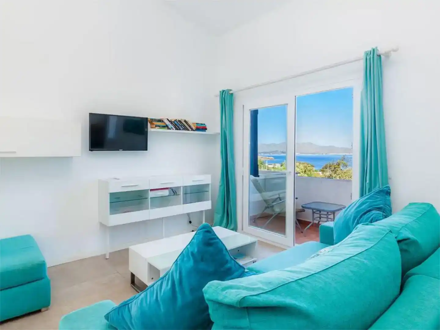 Wohnzimmer von Country house zur Miete in Alcúdia mit Klimaanlage, Privatgarten und Parkett