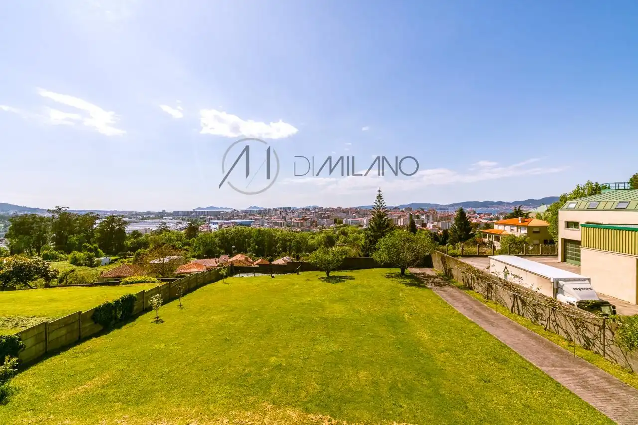 Casa o chalet en venta en Vigo  con Calefacción, Jardín privado y Parquet
