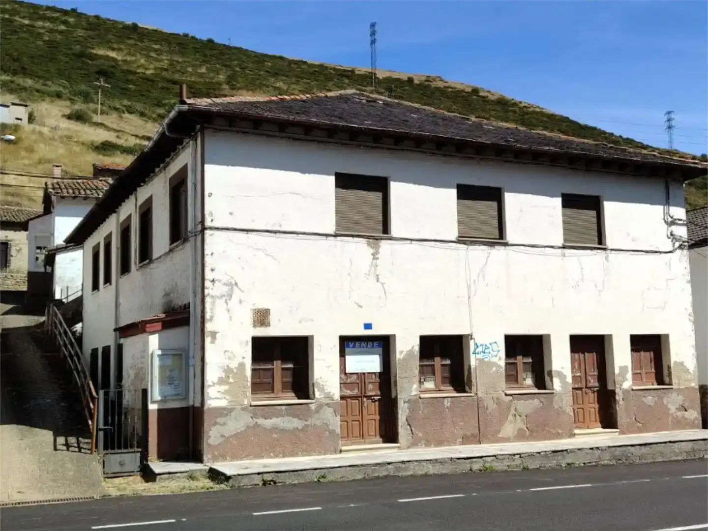 Vista exterior de Pis en venda en Villamanín amb Traster i Moblat