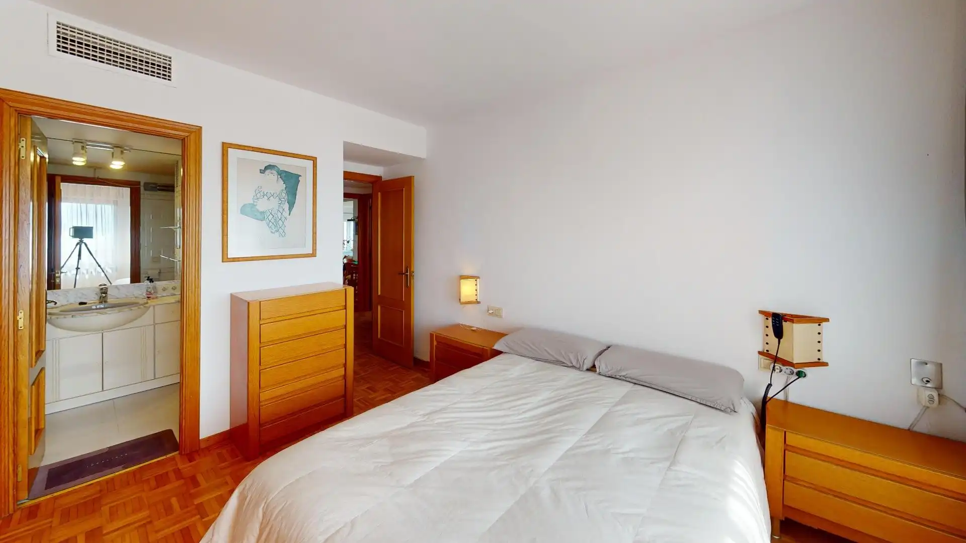 Habitación de Piso de alquiler en Valencia con Aire acondicionado, Parquet y Amueblado