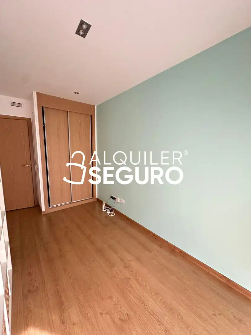 Dormitori de Pis de lloguer en Móstoles amb Aire condicionat, Calefacció i Traster