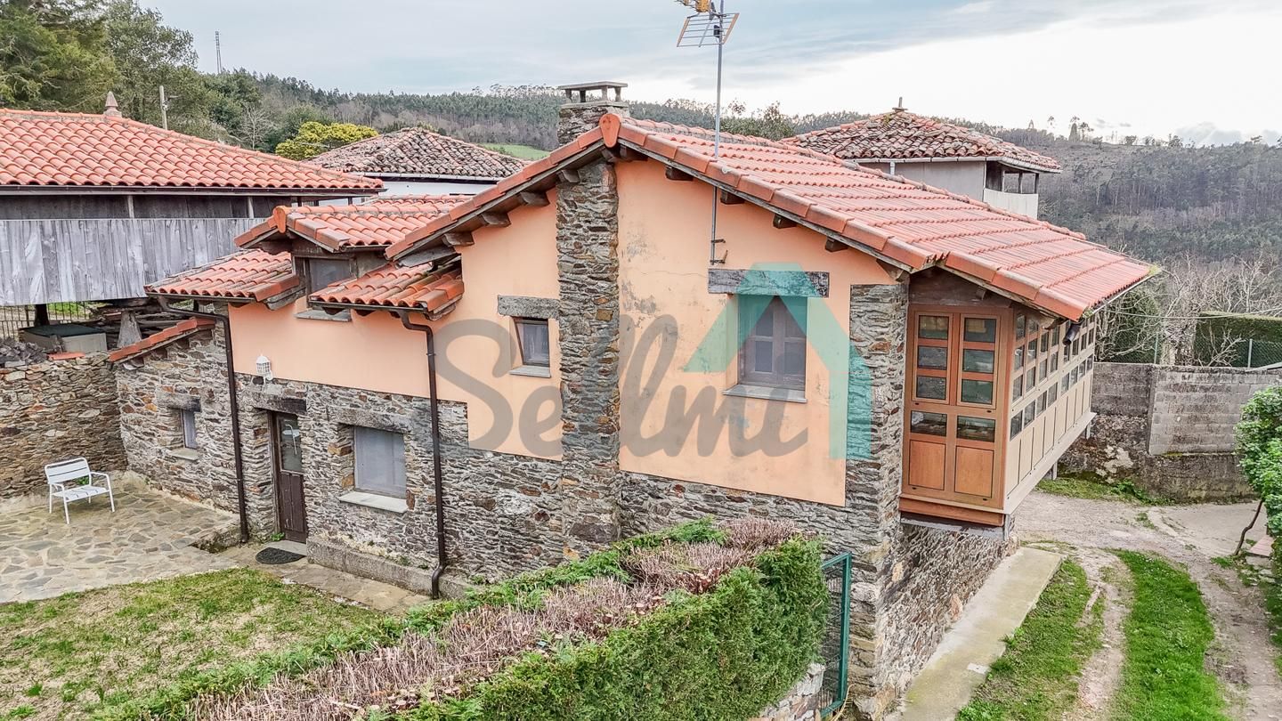 Vista exterior de Casa o xalet en venda en Cudillero amb Calefacció, Jardí privat i Parquet