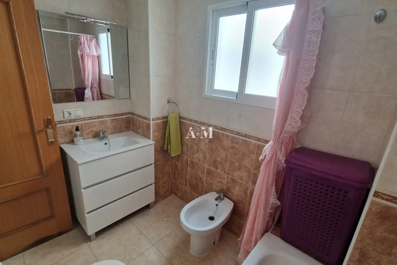 Badezimmer von Wohnung zur Miete in Torrevieja mit Klimaanlage, Heizung und Terrasse