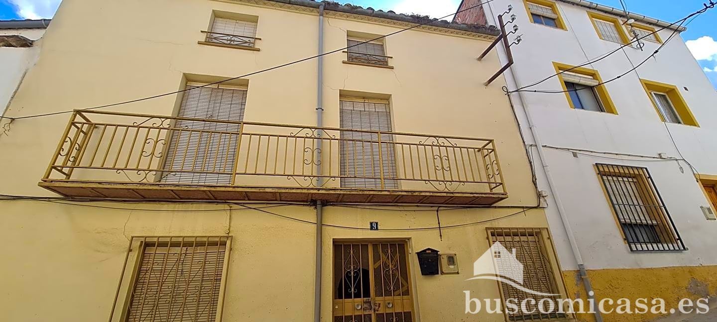 Vista exterior de Casa o xalet en venda en Villanueva del Arzobispo amb Terrassa i Balcó
