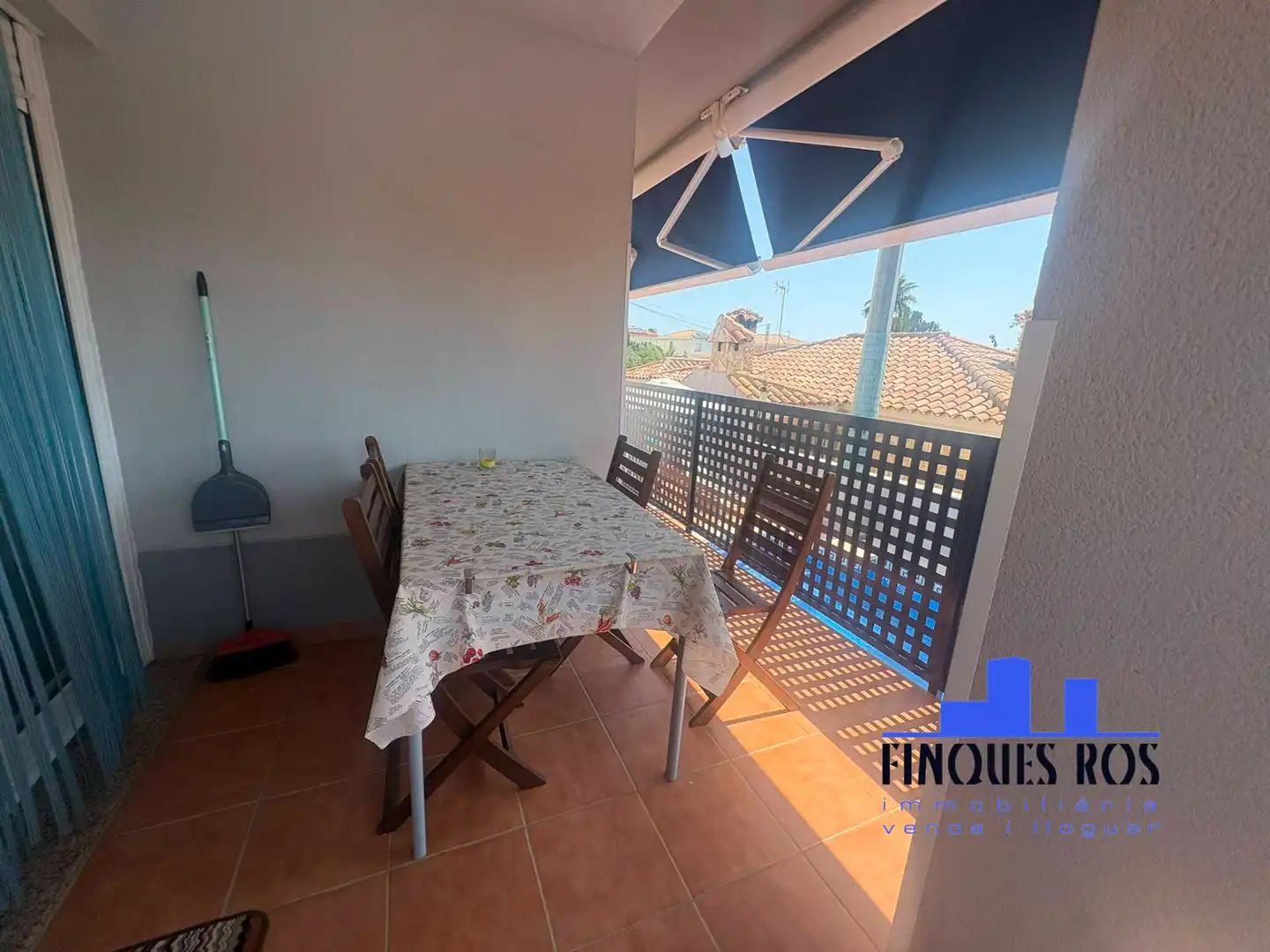Terrasse von Einfamilien-Reihenhaus zum Verkauf in Vinaròs mit Klimaanlage, Terrasse und Schwimmbad