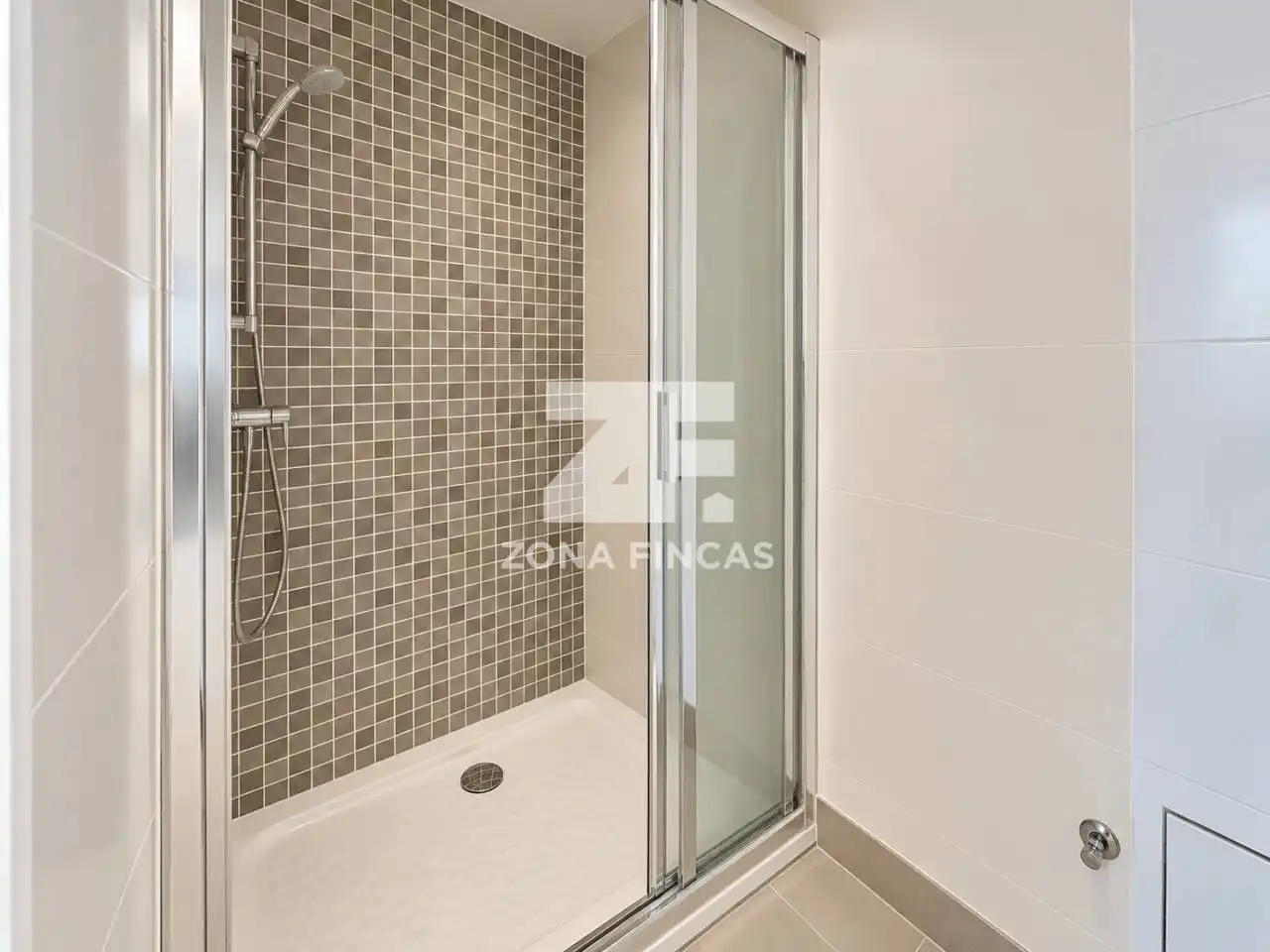 Badezimmer von Wohnung zum Verkauf in Badalona mit Klimaanlage, Heizung und Terrasse