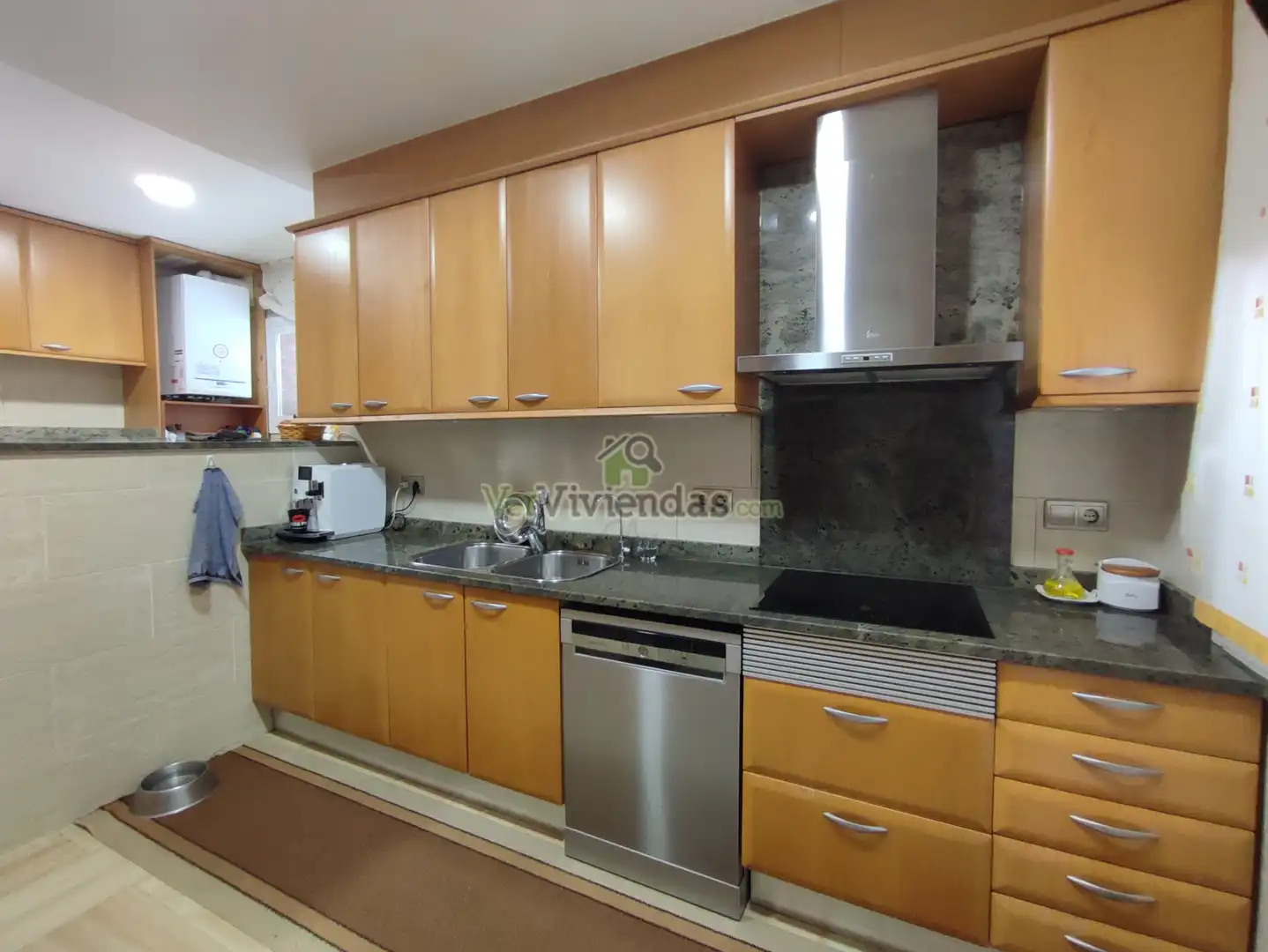 Cuina de Casa o xalet en venda en Cerdanyola del Vallès amb Aire condicionat, Calefacció i Jardí privat