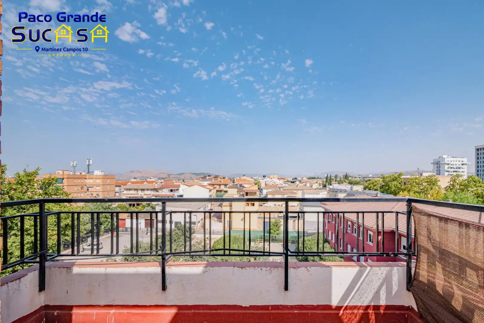 Vista exterior de Àtic en venda en Granada amb Aire condicionat, Calefacció i Terrassa