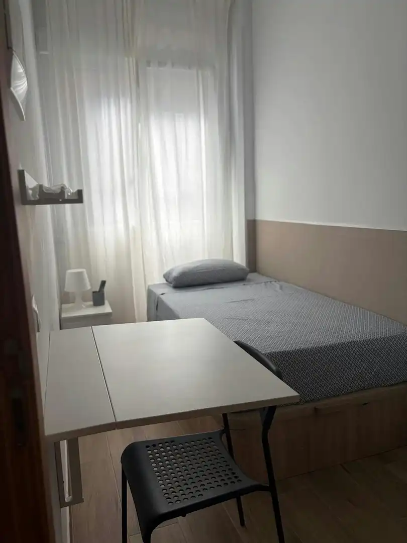 Schlafzimmer von Wohnung zur Miete in Madrid mit Klimaanlage, Heizung und Waschmaschine