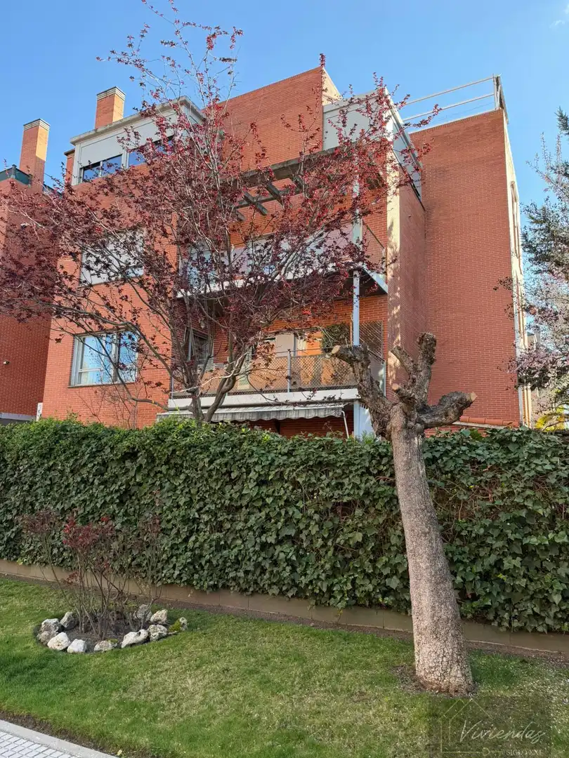 Exterior view of Flat for sale in Boadilla del Monte  with Air Conditioner, Heating and Parquet flooring