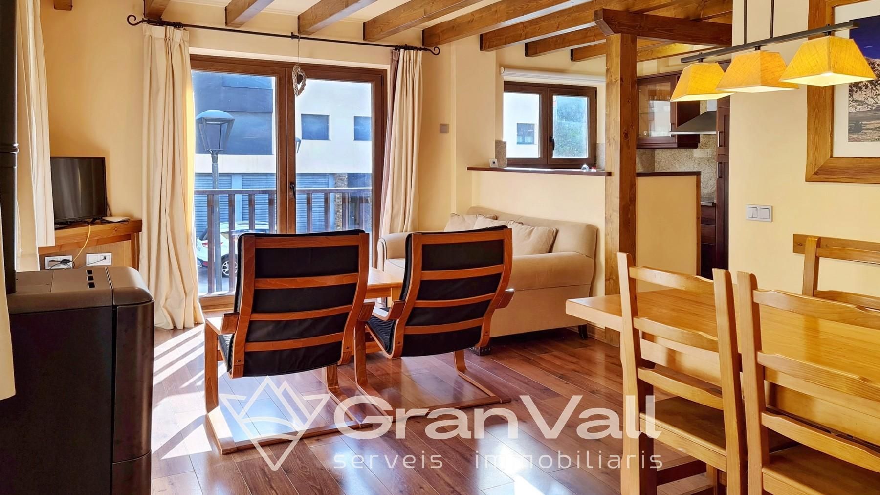 Sala d'estar de Apartament en venda en Alp amb Calefacció, Traster i Moblat