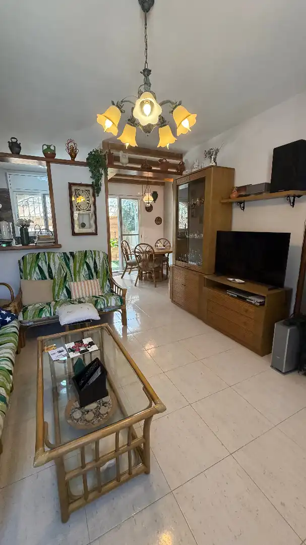 Sala de estar de Casa adosada en venta en El Vendrell con Calefacción, Jardín privado y Terraza