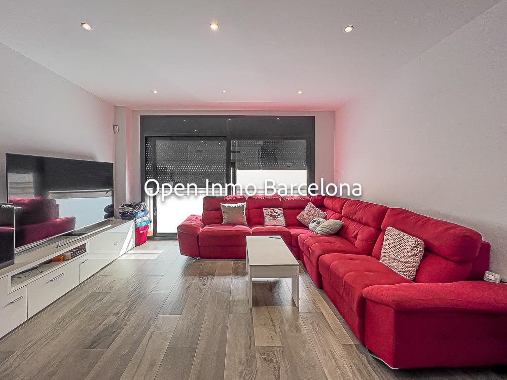 Living room of Single-family semi-detached for sale in Vilanova i la Geltrú  with Air Conditioner, Heating and Private garden