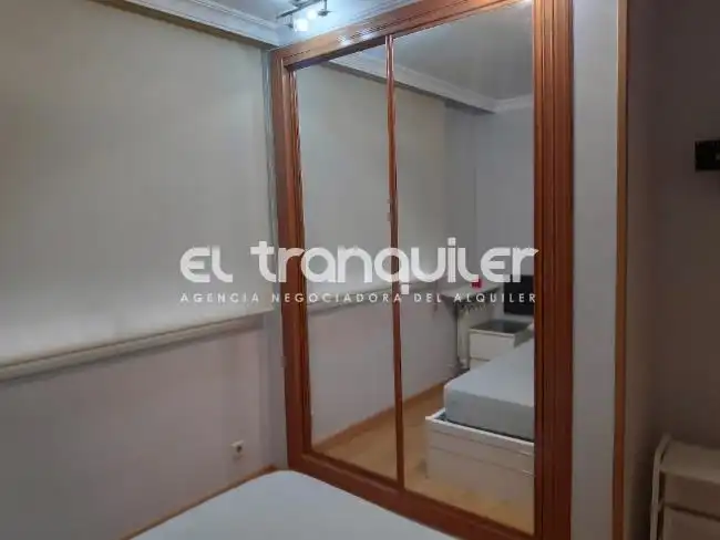 Dormitori de Pis de lloguer en Madrid amb Aire condicionat, Terrassa i Moblat